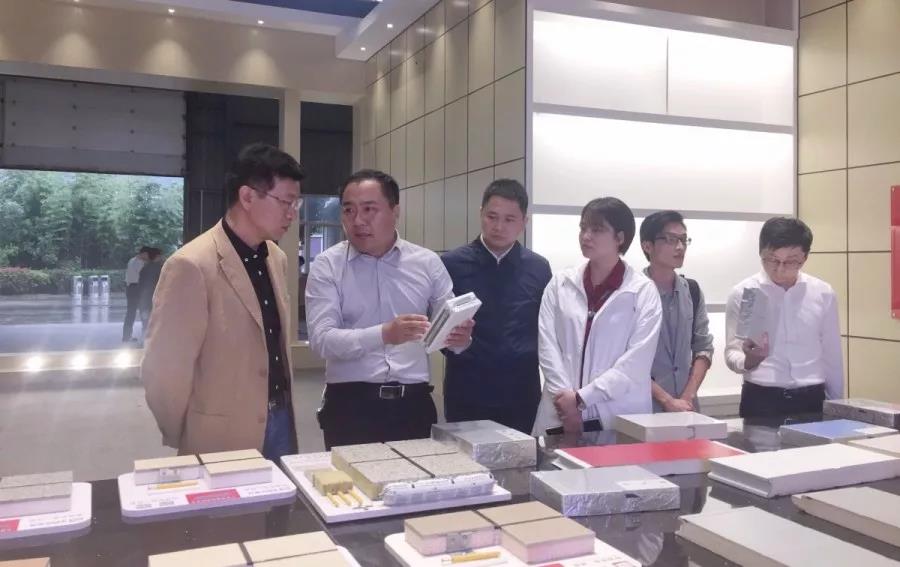 省工信廳領(lǐng)導(dǎo)一行深入寶潤達， 開展企業(yè)智能化改造診斷服務(wù)