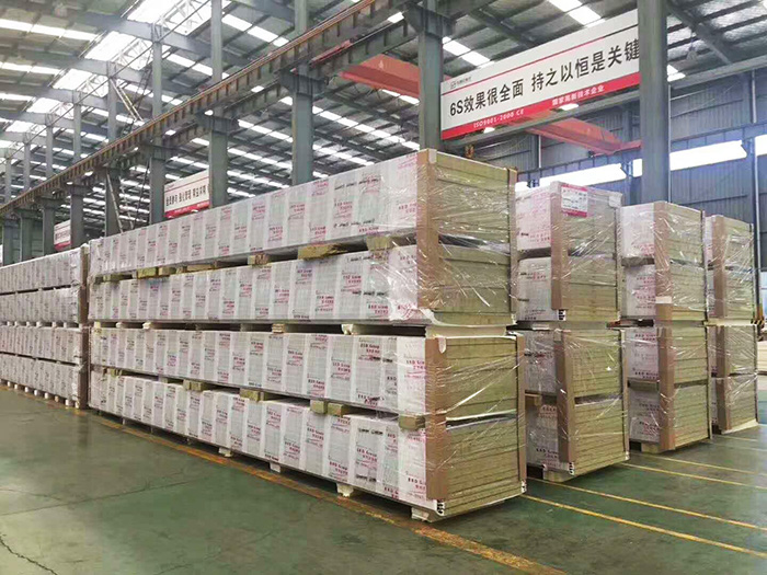 聚氨酯封邊巖棉夾芯板的價(jià)格為什么比普通巖棉復(fù)合板高？